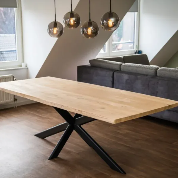 Eiken (boomstam) tafel met stalen rechte poten 2