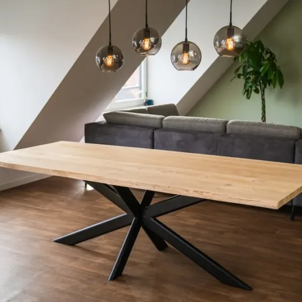 Eiken (boomstam) tafel met stalen rechte poten 4