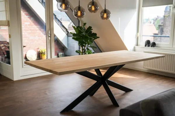Eiken (boomstam) tafel met stalen rechte poten 5