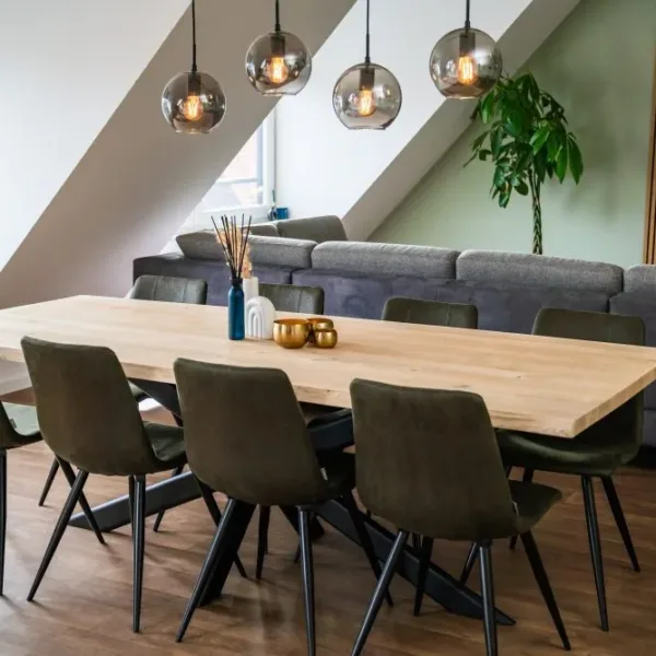 Eiken (boomstam) tafel met stalen rechte poten 6