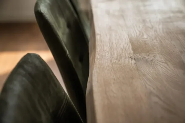 Eiken (boomstam) tafel met stalen rechte poten 10