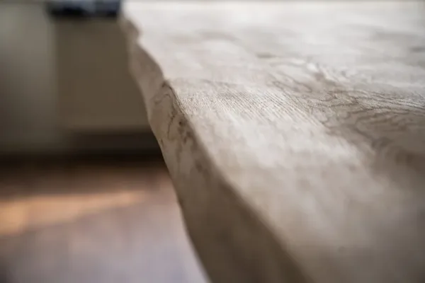 Eiken (boomstam) tafel met stalen rechte poten 13