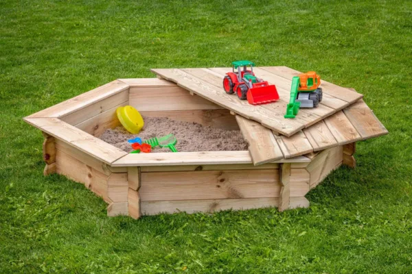 Zandbak Zeskant met deksel L175 x B175 x H30 cm 1